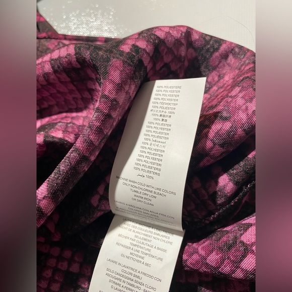 NEW Plus 2X Michael Kors Fuchsia Snake Prnt Satin‎ V Neck Long Sleeve Top $110 - Picture 4 of 8